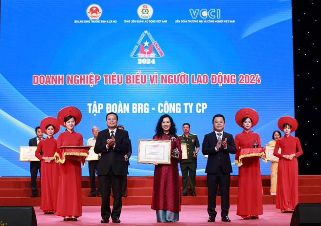 Tập đoàn BRG - Top 10 Doanh nghiệp nhận bằng khen của Bộ Lao Động Thương Binh và Xã hội tại Lễ vinh danh Doanh nghiệp tiêu biểu vì Người lao động năm 2024